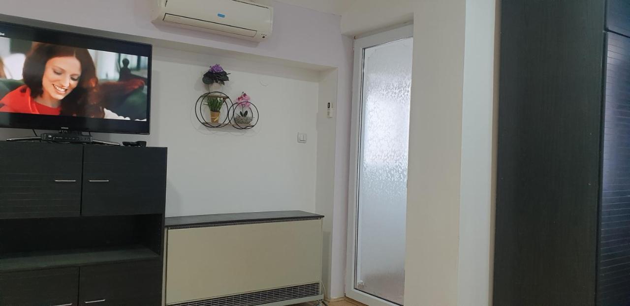 Center 3 Apartment *